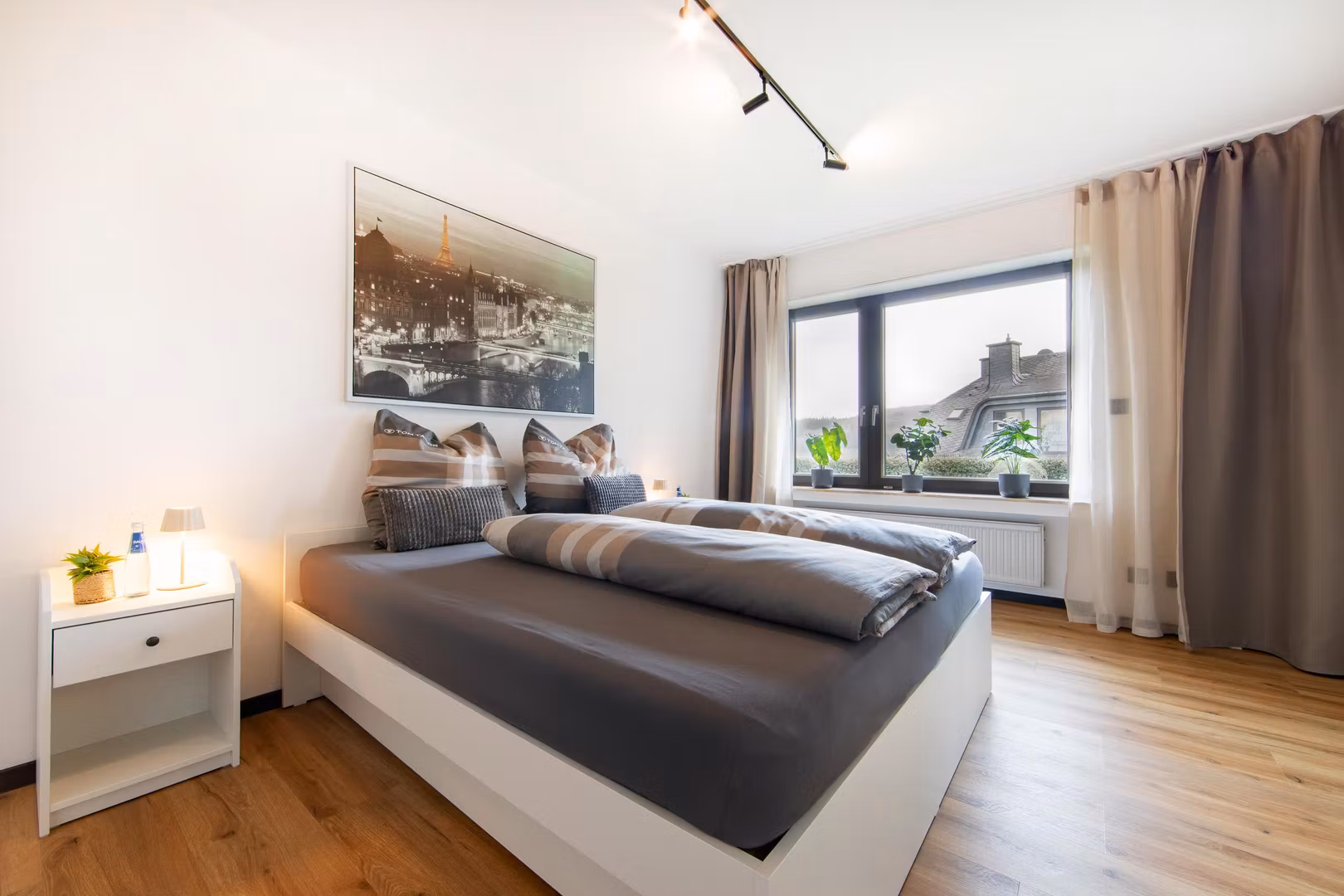 Großes Schlafzimmer